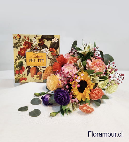 Ramo de flores primaverales concaja de té